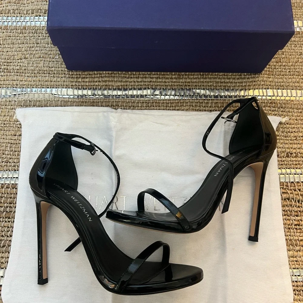 Stuart Weitzman Nudist Black Patent Heel - Picture 2 of 7